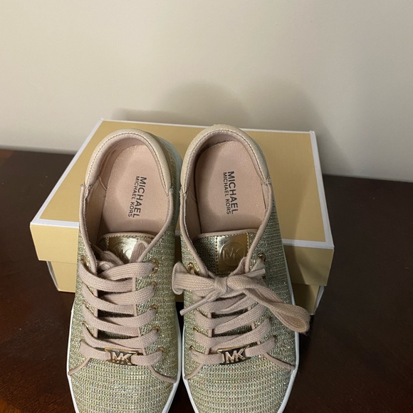 Michael Kors girls sneakers youth size 2 - Picture 2 of 5